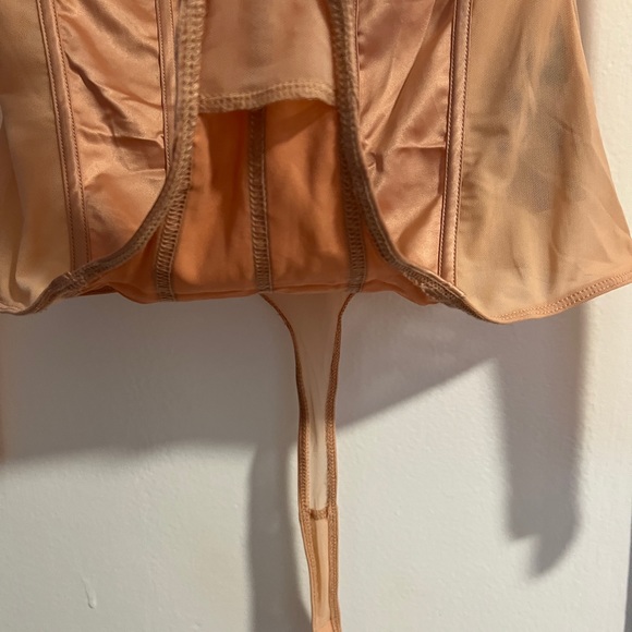 Guess bodysuit size M blush pink satin front mesh - Picture 7 of 9